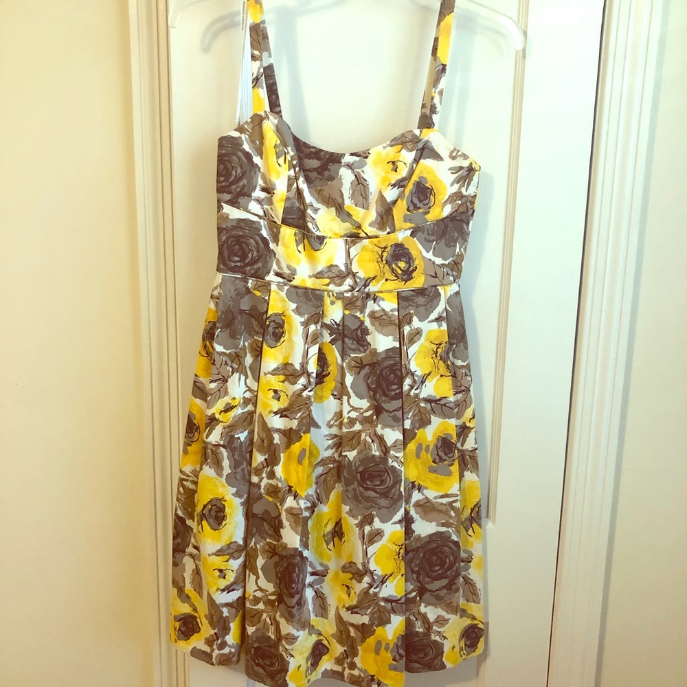 Yellow flowered dress with box pleats and pockets!